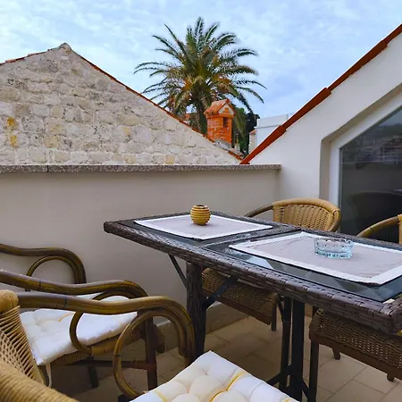 Hébergement de vacances House Nonina Kuca Rab Town