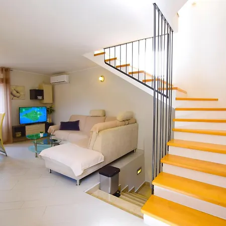 House Nonina Kuca